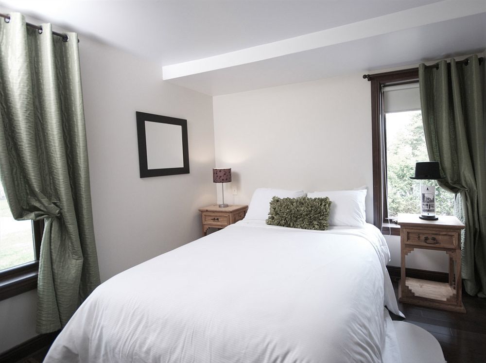 Auberge Nuits De St-Georges Bromont Bagian luar foto