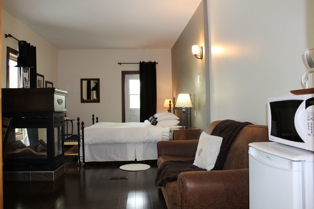 Auberge Nuits De St-Georges Bromont Bagian luar foto