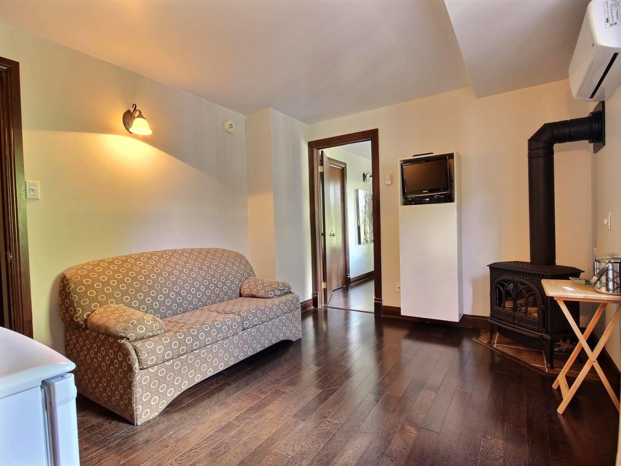 Auberge Nuits De St-Georges Bromont Bagian luar foto